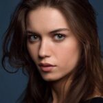 Afra Saraçoğlu oyuncu fotoğrafı