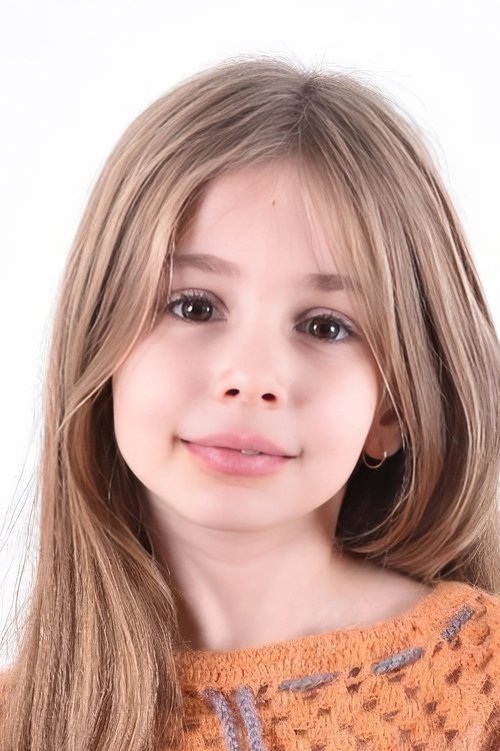 Azra Aksu oyuncu fotoğrafı