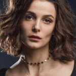 Büşra Develi Eşref Rüya dizisi oyuncusu