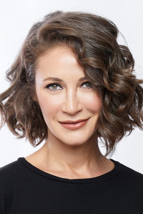 Ece Dizdar Gizli Saklı dizisi oyuncusu