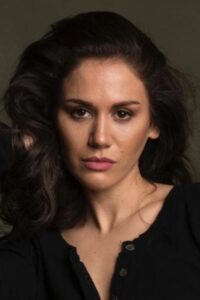 Ekin Türkmen Acı Hayat dizisi oyuncusu