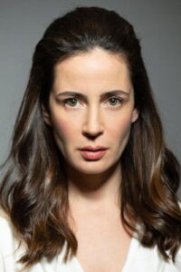 Esra Şengünalp A.B.İ. dizisi oyuncusu