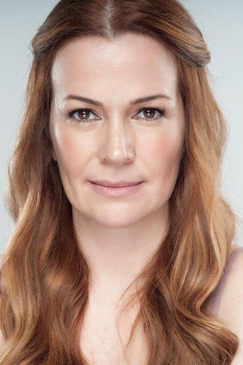 Hale Caneroğlu oyuncu fotoğrafı