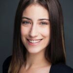 Hazal Kaya oyuncu fotoğrafı
