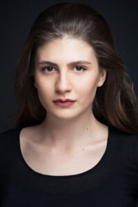 Naz Çağla Irmak Kırgın Çiçekler dizisi oyuncusu