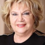 Nevra Serezli oyuncu fotoğrafı