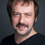 Okan Yalabık oyuncu fotoğrafı