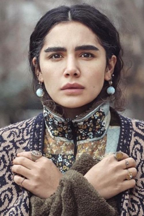 Özge Arslan oyuncu fotoğrafı