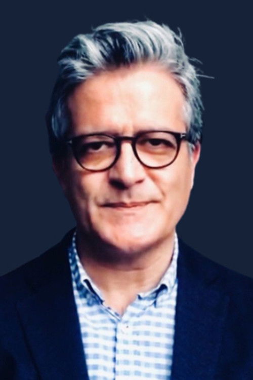 Şafak Topal oyuncu fotoğrafı