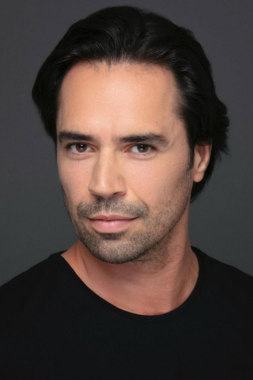 Alp Sunaoğlu oyuncu fotoğrafı