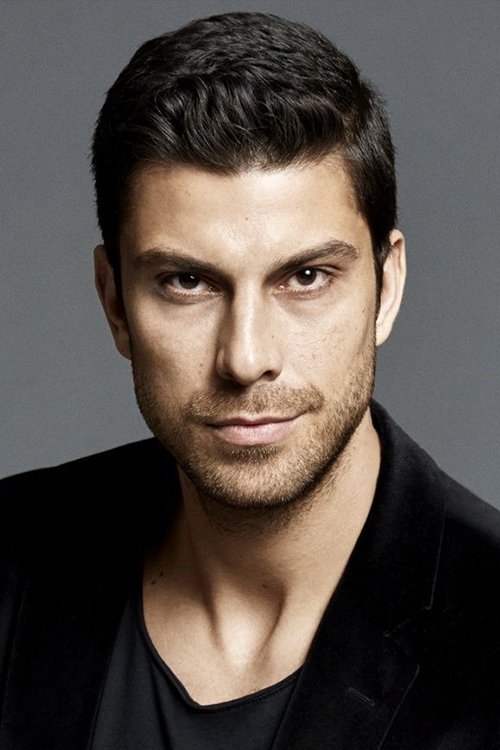 Armağan Oğuz oyuncu fotoğrafı