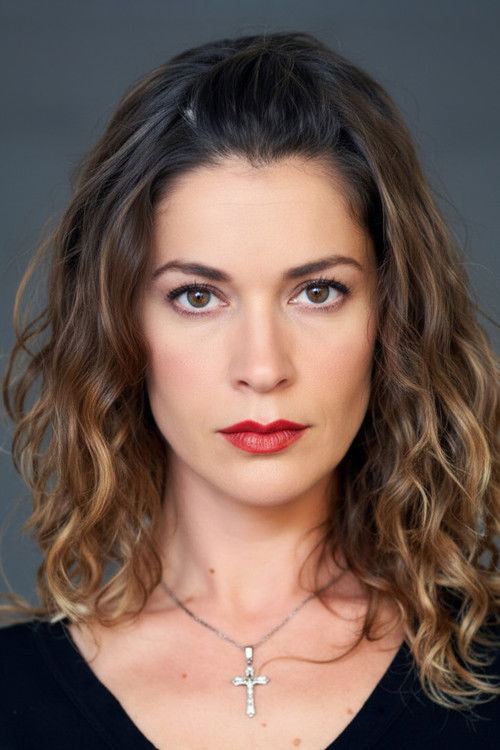 Asu Emre oyuncu fotoğrafı