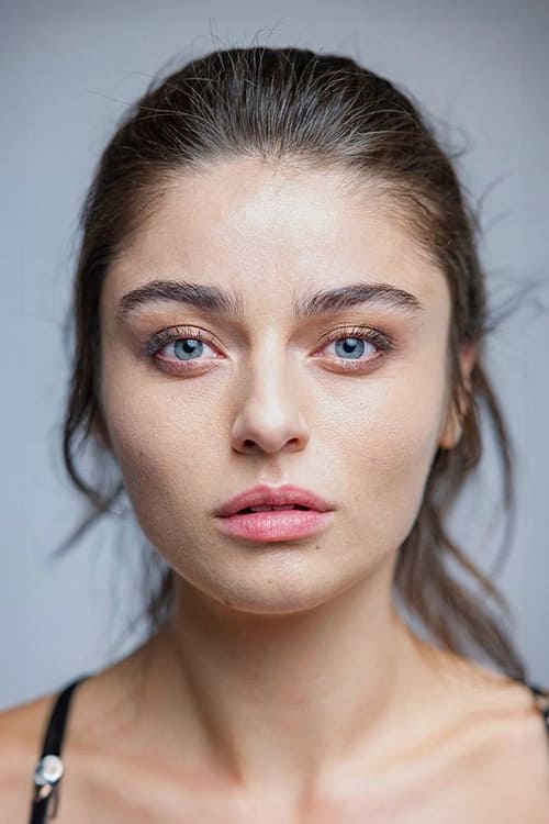 Ayça Ayşin Turan oyuncu fotoğrafı