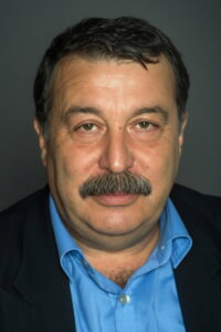 Aykut Oray Bizimkiler dizisi oyuncusu