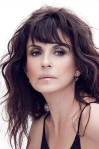 Ayşegül Aldinç Pis Yedili dizisi oyuncusu