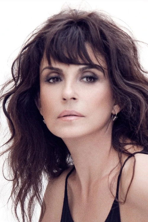 Ayşegül Aldinç oyuncu fotoğrafı