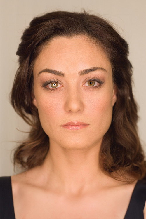 Başak Köklükaya oyuncu fotoğrafı