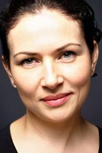 Begüm Tosun Ezel dizisi oyuncusu