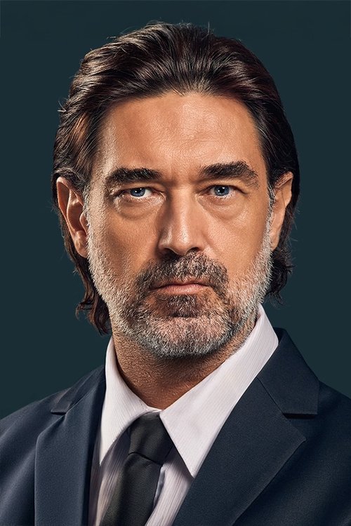 Burak Hakkı oyuncu fotoğrafı