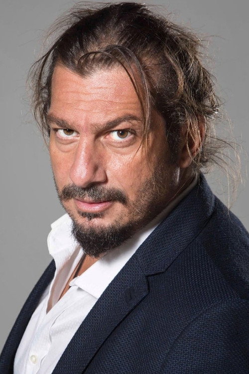 Burçin Üçüncüoğlu oyuncu fotoğrafı