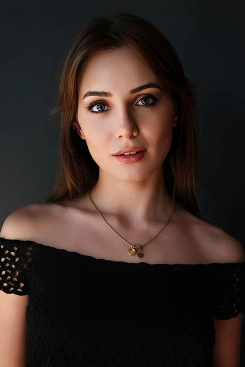 Burcu Kirman oyuncu fotoğrafı