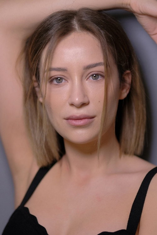 Buse Arslan oyuncu fotoğrafı