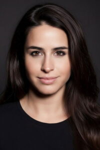 Büşra Pekin Bir Demet Tiyatro dizisi oyuncusu