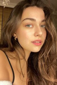 Çağla Naz Kargı Ömer dizisi oyuncusu