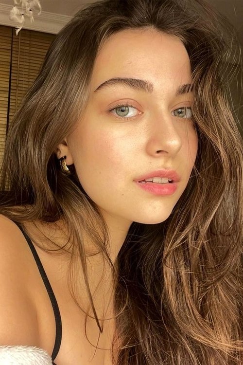 Çağla Naz Kargı oyuncu fotoğrafı