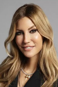 Çağla Şıkel Zehirli Çiçek dizisi oyuncusu