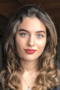 Çağla Şimşek Uzak Şehir dizisi oyuncusu