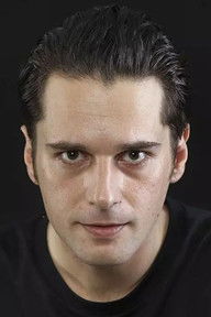 Cenk Gürpınar Acemi Cadı dizisi oyuncusu