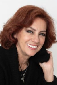 Çolpan İlhan Sahte Dünyalar dizisi oyuncusu