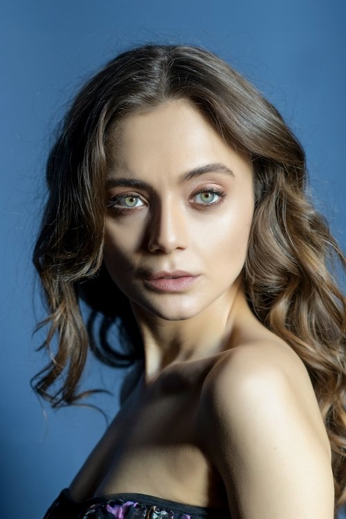 Damla Sönmez oyuncu fotoğrafı