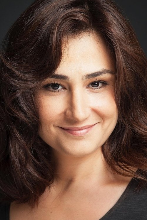 Devin Özgür Çınar oyuncu fotoğrafı