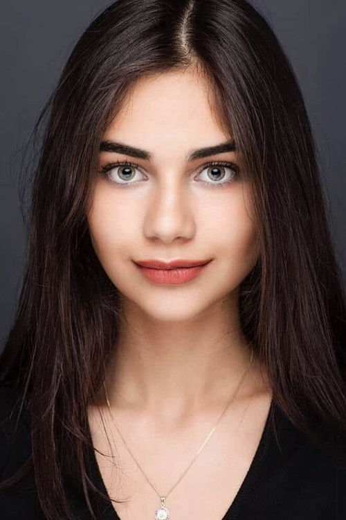 Ece Aydemir oyuncu fotoğrafı