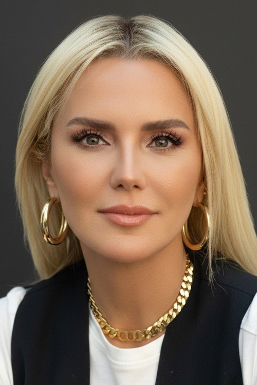 Ece Erken oyuncu fotoğrafı