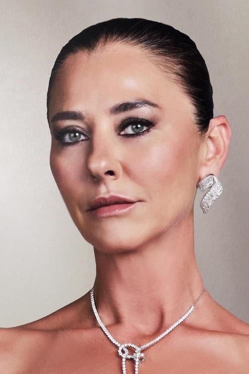 Ece Uslu oyuncu fotoğrafı