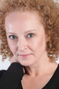 Eda Özel Üvey Baba dizisi oyuncusu