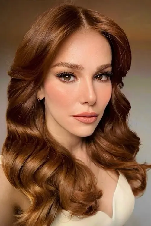 Elçin Sangu oyuncu fotoğrafı