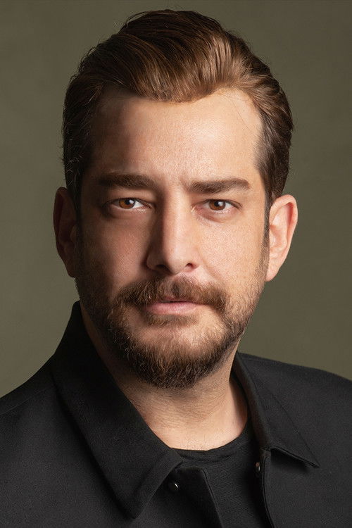 Enis Arıkan oyuncu fotoğrafı