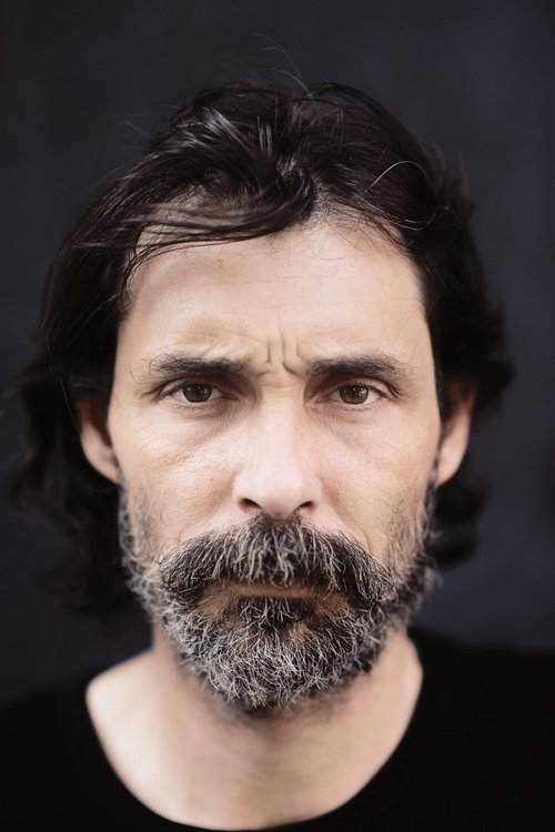 Erdal Beşikçioğlu oyuncu fotoğrafı