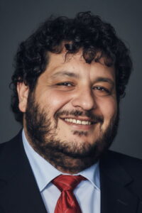 Erdal Tosun Yarım Elma dizisi oyuncusu