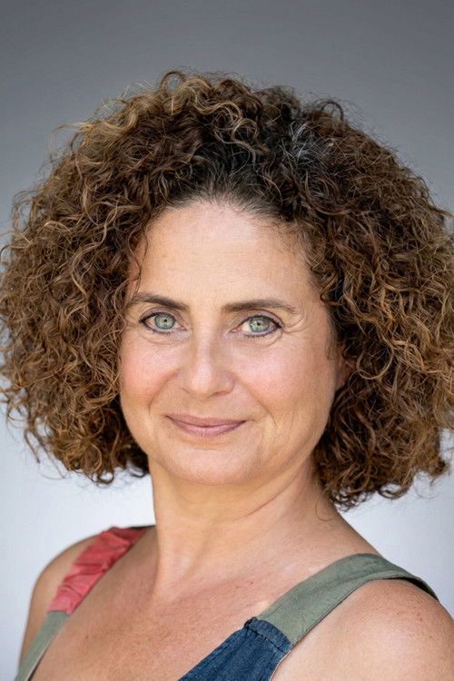 Esra Akkaya oyuncu fotoğrafı