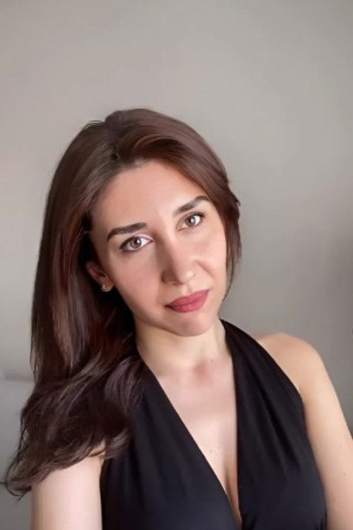 Esra Çelik oyuncu fotoğrafı