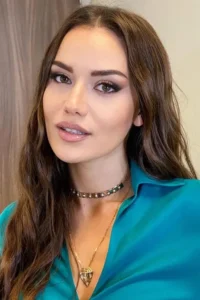 Fahriye Evcen Yaprak Dökümü oyuncusu Fahriye Evcen Yaprak Dökümü dizisi oyuncusu