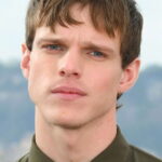 Finn Bennett oyuncu fotoğrafı