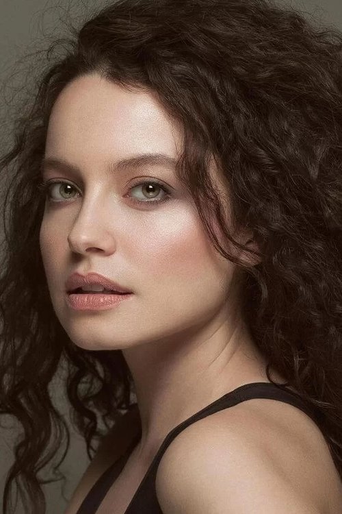 Gizem Arıkan oyuncu fotoğrafı