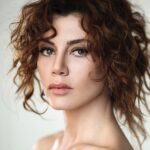 Gökçe Bahadır oyuncu fotoğrafı