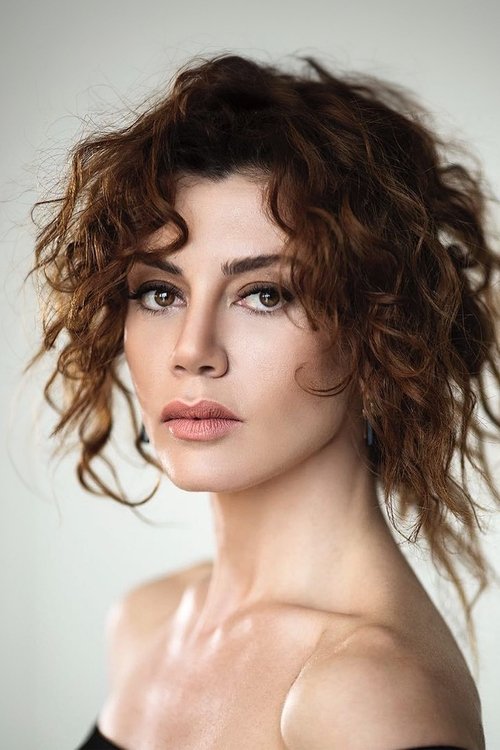 Gökçe Bahadır oyuncu fotoğrafı